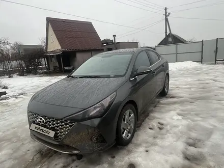 Hyundai Accent 2022 года за 9 000 000 тг. в Уральск – фото 2