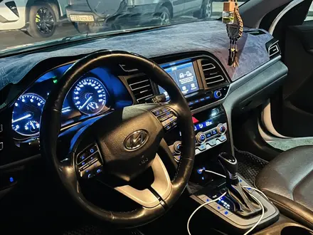Hyundai Elantra 2019 года за 7 800 000 тг. в Уральск – фото 5