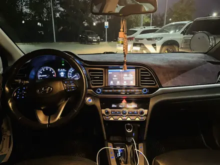 Hyundai Elantra 2019 года за 7 800 000 тг. в Уральск – фото 6