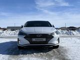 Hyundai Elantra 2019 года за 10 000 000 тг. в Уральск – фото 2