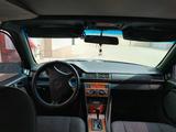 Mercedes-Benz E 220 1994 года за 2 400 000 тг. в Байконыр – фото 5