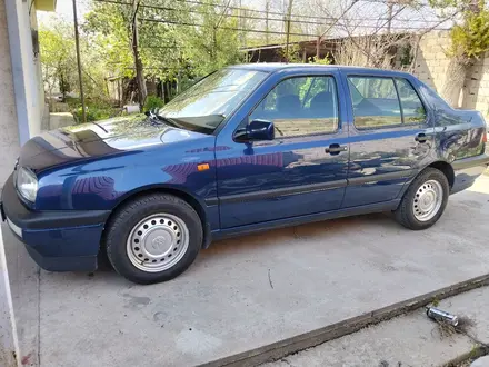 Volkswagen Vento 1993 года за 1 500 000 тг. в Шымкент – фото 3