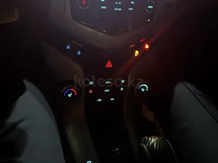 Chevrolet Cruze 2011 года за 3 650 000 тг. в Петропавловск – фото 12
