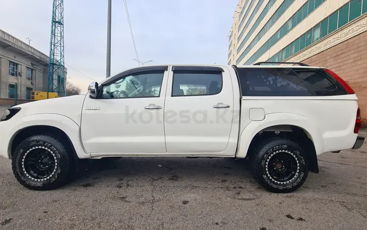 Toyota Hilux 2014 года за 11 500 000 тг. в Алматы