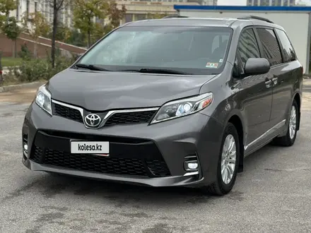 Toyota Sienna 2017 года за 16 200 000 тг. в Шымкент