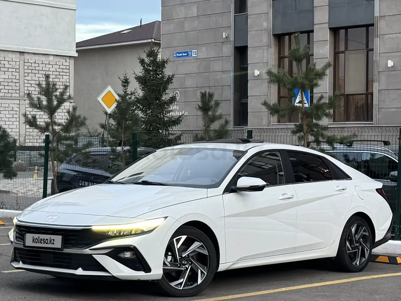 Hyundai Elantra, 2024