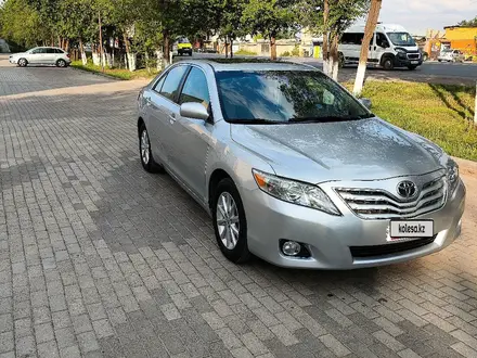 Toyota Camry 2011 года за 5 400 000 тг. в Уральск – фото 2