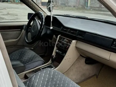 Mercedes-Benz E 220 1993 года за 1 400 000 тг. в Тараз – фото 4