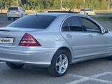 Mercedes-Benz C 200 2001 годаfor3 500 000 тг. в Усть-Каменогорск – фото 4