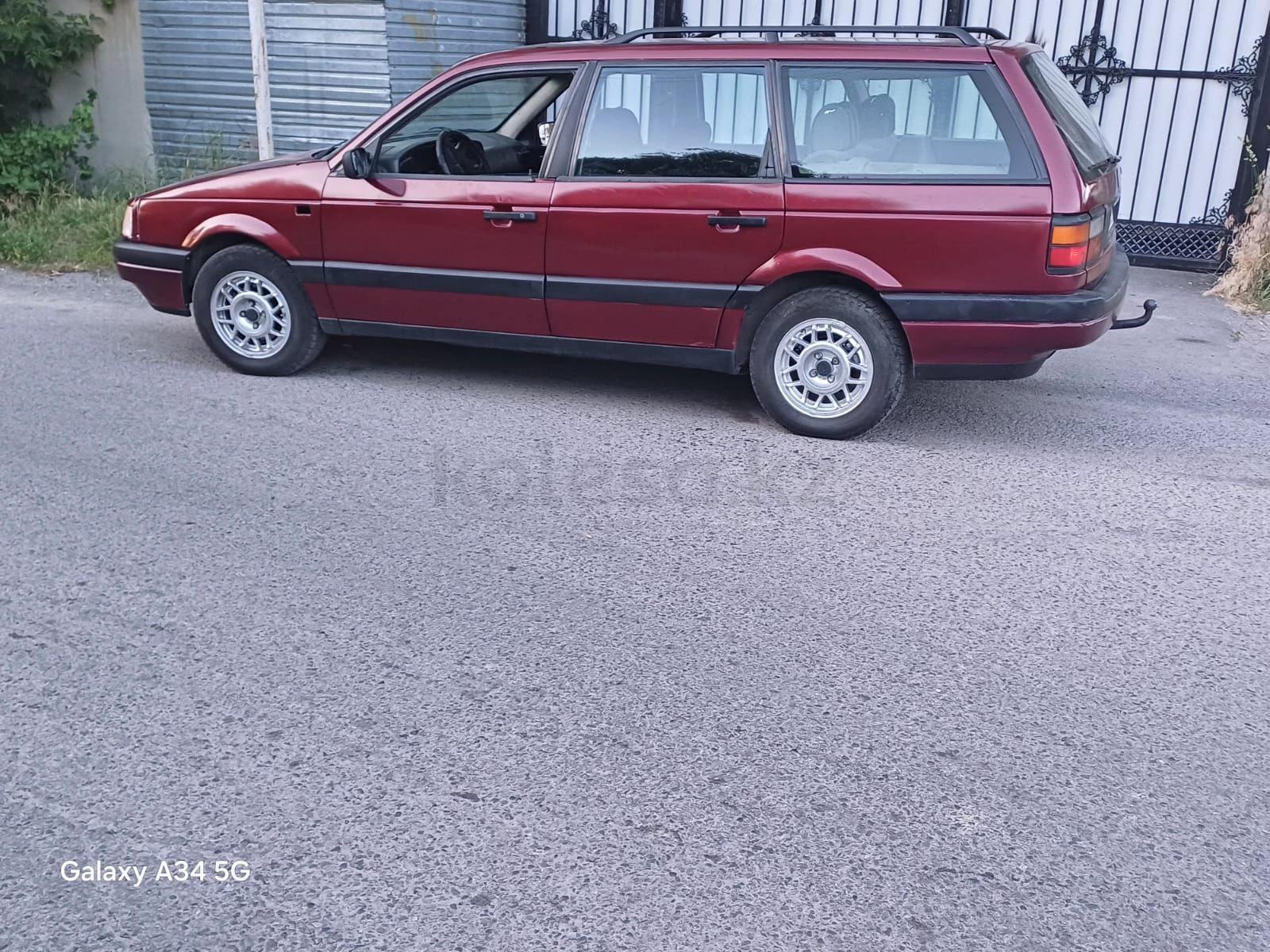 Volkswagen Passat 1992 г.