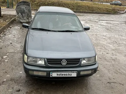 Volkswagen Passat 1994 года за 1 700 000 тг. в Астана – фото 4