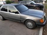 Mercedes-Benz E 200 1987 годаfor850 000 тг. в Астана – фото 4