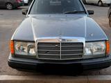 Mercedes-Benz E 200 1987 годаfor850 000 тг. в Астана