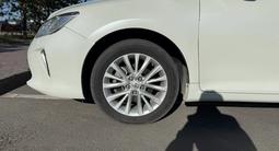 Toyota Camry 2014 годаүшін10 100 000 тг. в Астана – фото 2