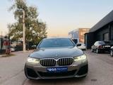 BMW 530 2022 года за 26 500 000 тг. в Алматы – фото 3