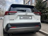 Toyota RAV4 2019 годаүшін16 735 700 тг. в Караганда – фото 5