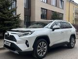 Toyota RAV4 2019 года за 16 735 700 тг. в Караганда – фото 2