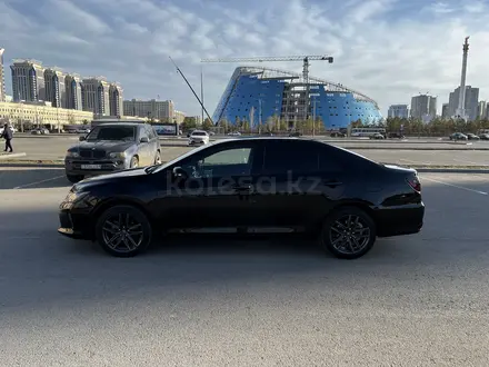 Toyota Camry 2015 года за 12 500 000 тг. в Астана – фото 2