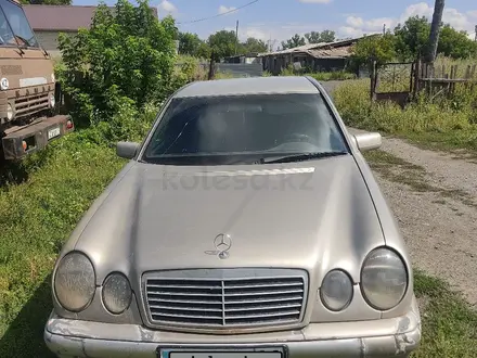 Mercedes-Benz E 220 1998 года за 1 400 000 тг. в Караганда – фото 4