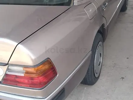 Mercedes-Benz E 220 1993 года за 2 700 000 тг. в Шымкент – фото 5