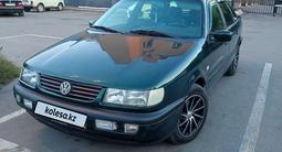 Volkswagen Passat 1995 года за 1 300 000 тг. в Караганда