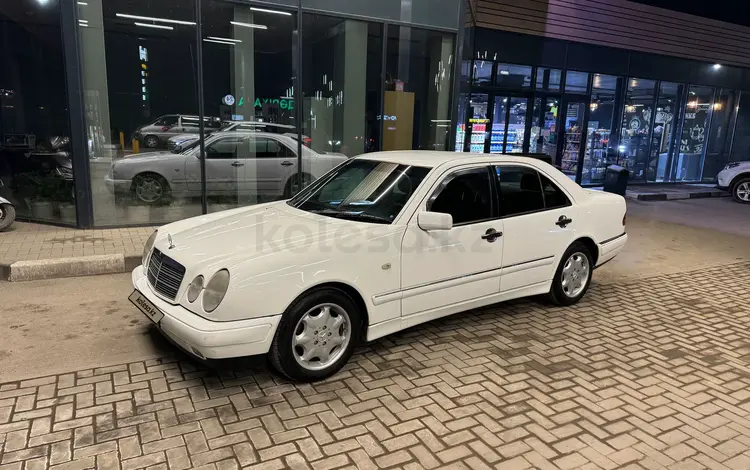 Mercedes-Benz E 320 1996 года за 3 500 000 тг. в Алматы