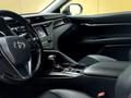 Toyota Camry 2020 года за 12 500 000 тг. в Актобе – фото 10