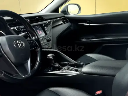 Toyota Camry 2020 года за 12 500 000 тг. в Актобе – фото 10