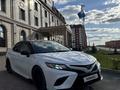 Toyota Camry 2020 года за 12 500 000 тг. в Актобе – фото 2