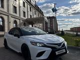 Toyota Camry 2020 годаүшін12 500 000 тг. в Актобе – фото 2