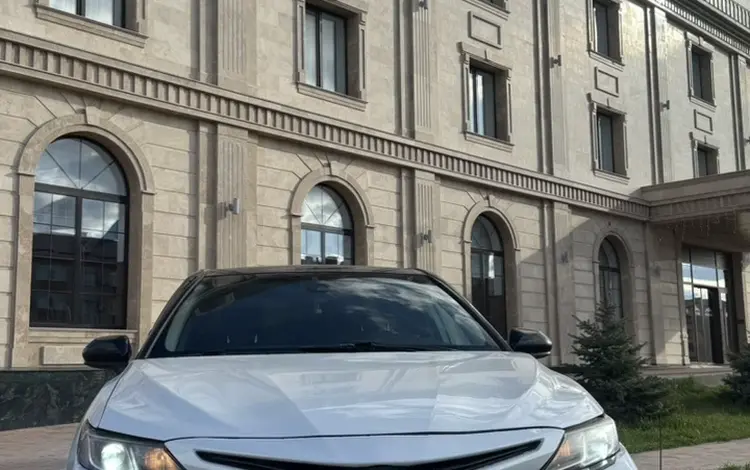 Toyota Camry 2020 года за 12 500 000 тг. в Актобе