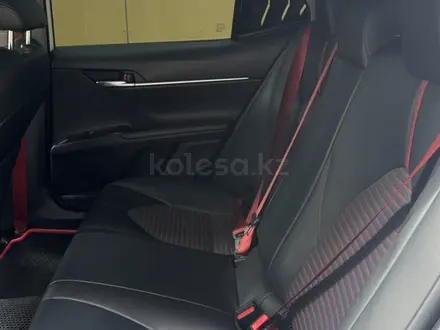 Toyota Camry 2020 года за 12 500 000 тг. в Актобе – фото 8