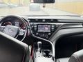 Toyota Camry 2020 года за 12 500 000 тг. в Актобе – фото 9