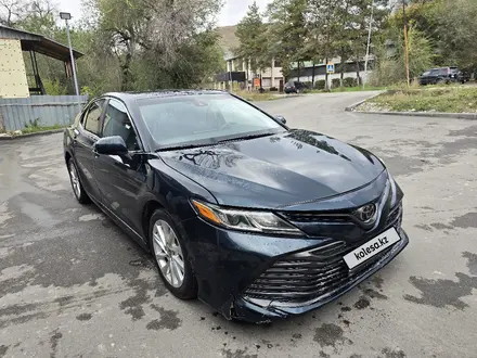 Toyota Camry 2021 года за 10 000 000 тг. в Алматы