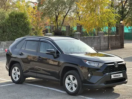 Toyota RAV4 2019 года за 15 500 000 тг. в Алматы