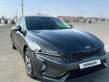 Kia K5 2021 года за 11 000 000 тг. в Атырау – фото 2