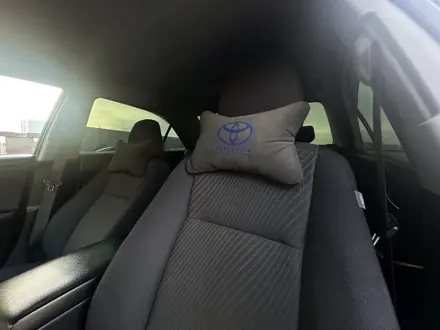 Toyota Camry 2015 года за 9 200 000 тг. в Актобе – фото 12