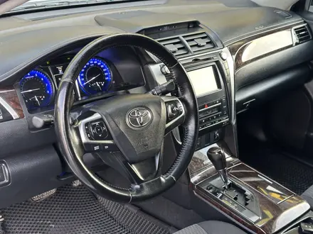 Toyota Camry 2015 года за 9 200 000 тг. в Актобе – фото 13