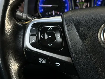 Toyota Camry 2015 года за 9 200 000 тг. в Актобе – фото 19