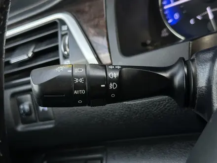 Toyota Camry 2015 года за 9 200 000 тг. в Актобе – фото 21