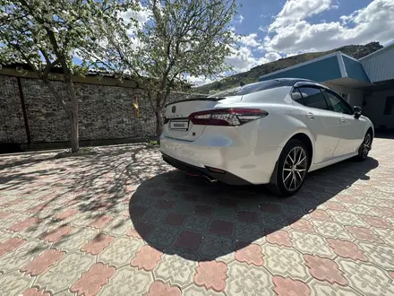 Toyota Camry 2022 года за 15 000 000 тг. в Усть-Каменогорск – фото 2