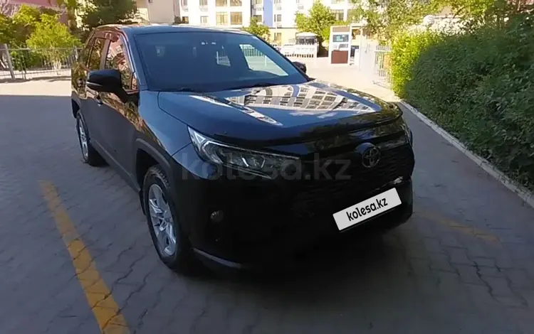 Toyota RAV4 2020 года за 15 000 000 тг. в Атырау