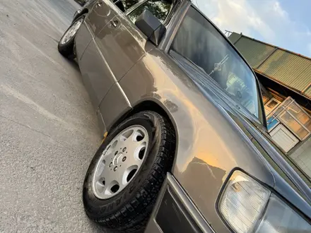 Mercedes-Benz E 230 1991 года за 1 200 000 тг. в Алматы – фото 2