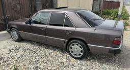 Mercedes-Benz E 280 1993 года за 1 950 000 тг. в Талдыкорган – фото 2