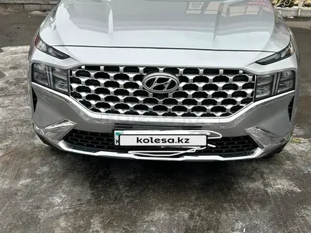 Hyundai Santa Fe 2023 года за 18 700 000 тг. в Алматы