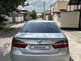 Toyota Camry 2015 года за 9 600 000 тг. в Шымкент – фото 2