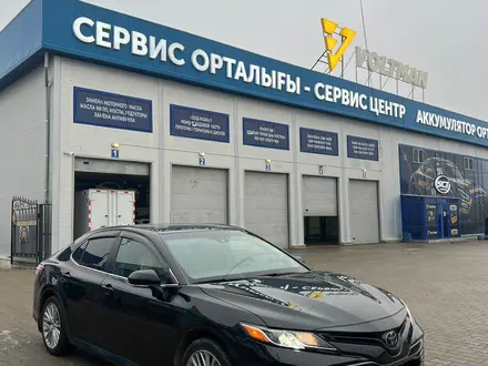 Toyota Camry 2018 года за 11 500 000 тг. в Атырау