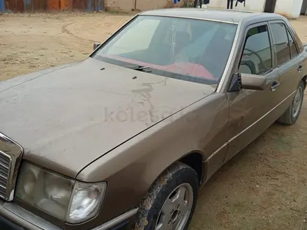 Mercedes-Benz E 230 1991 года за 500 000 тг. в Жетыбай – фото 3