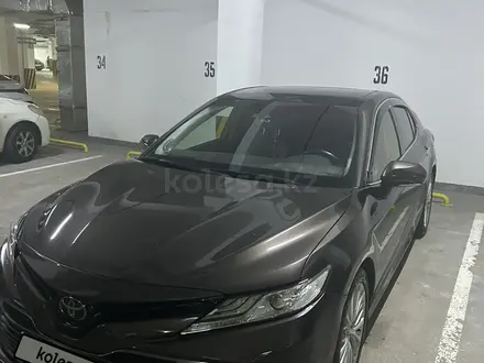 Toyota Camry 2020 года за 16 100 000 тг. в Алматы