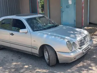 Mercedes-Benz E 230